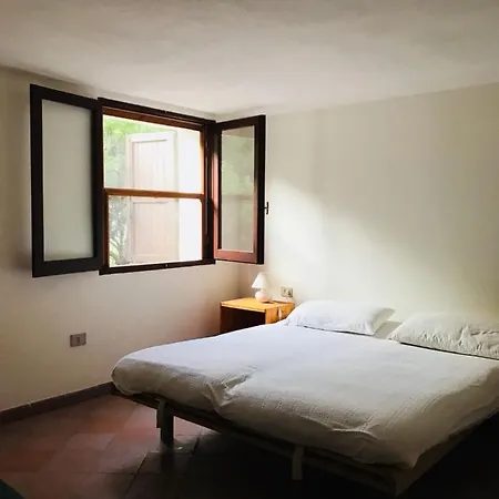 Al Mare Circondata Dal Carloforte (Isola di San Pietro)