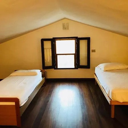 Al Mare Circondata Dal Tatil Evi *