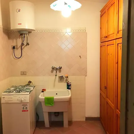 Al Mare Circondata Dal *