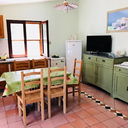 Al Mare Circondata Dal Carloforte (Isola di San Pietro)