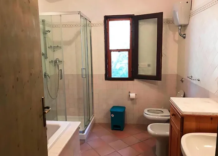 Al Mare Circondata Dal Carloforte (Isola di San Pietro)